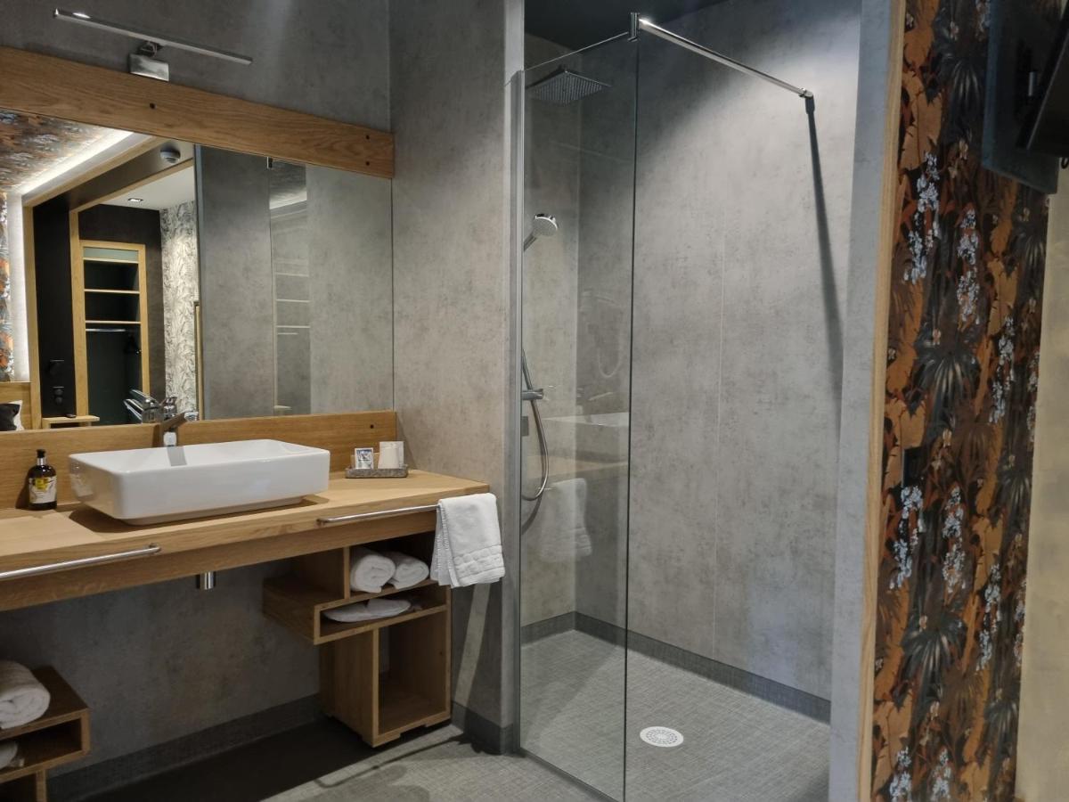 Logis Hotel Restaurant La Brasserie Treignac Kültér fotó